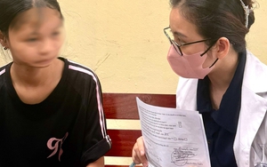 Bà mẹ đưa con gái đi khám bệnh bị lừa sạch tiền khi đang chờ đến lượt