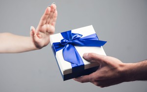 Ông bà dặn: "5 thứ được cho, thân mấy cũng từ chối" - đừng để cám dỗ đưa bạn vào nguy hiểm!
