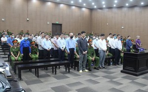 Vợ cựu Chủ tịch tỉnh Quảng Ngãi gãy chân, ông chủ Phúc Sơn biếu luôn 20.000 USD