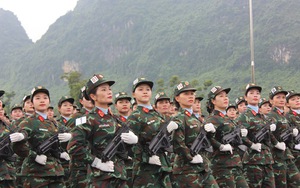 Ngắm các nữ chiến sĩ quân đội xinh đẹp luyện tập diễu binh, diễu hành