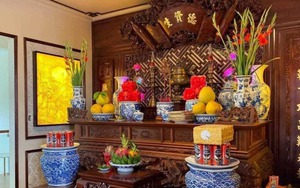 Nhà giàu đặt bình hoa bên trái bàn thờ, đây là "mẹo phong thuỷ" cực khôn ngoan