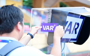 VAR gặp sự cố hi hữu, cựu đội trưởng tuyển Việt Nam phẫn nộ nhìn đội nhà tan mộng giành cúp