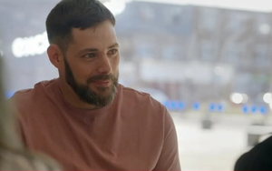 Vừa ra đời đã bị cho vào túi nylon vứt trong toilet, 41 năm sau vẫn đi tìm mẹ đẻ