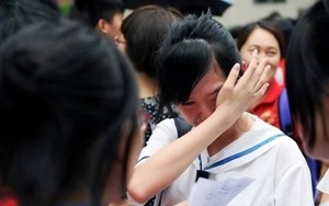 Ai cũng nói “Giỏi thì đề nào cũng làm được”, sĩ tử 2k7 đừng “làm màu” khóc mãi: Bởi họ đâu làm mẹ, phải chứng kiến con ôn thi đến sáng!