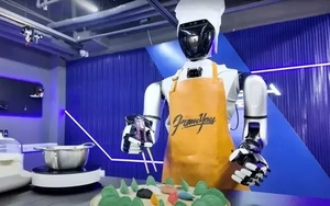 Robot Trung Quốc biết dùng đũa, nấu ăn, cụng ly gây sững sờ