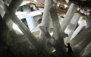 “Địa ngục pha lê” dưới lòng đất: Đẹp siêu thực nhưng có thể giết người trong vòng 15 phút