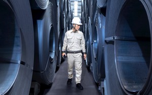 Sản lượng bán HRC tăng 37% sau 5 tháng, Hòa Phát vẫn hứng 'cú đấm' từ thép cán nóng khổ rộng Trung Quốc