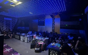 Cảnh sát bất ngờ đột kích quán karaoke HC, phát hiện "bí mật" ở 2 phòng VIP