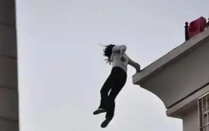 Nữ sinh lớp 12 học giỏi nhất trường bỗng gieo mình từ tầng cao: Lá thư tuyệt mệnh viết trên giấy kiểm tra khiến ai cũng nghẹn lời