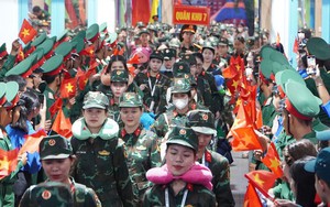 Gần 800 cán bộ, chiến sĩ rời TP HCM để tham gia diễu binh, diễu hành tại Hà Nội