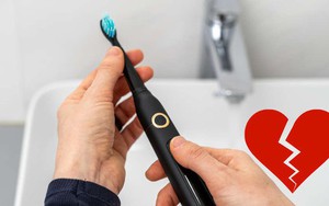 Người phụ nữ bắt quả tang chồng ngoại tình nhờ bàn chải đánh răng điện