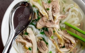 Ăn phở cho thêm giấm hóa ra còn có nhiều tác dụng bất ngờ