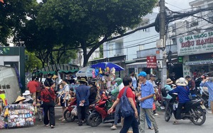 Cảnh khó tin trước cổng Bệnh viện TP Thủ Đức