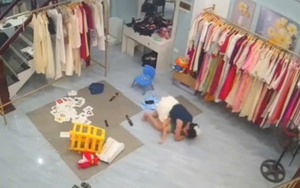 Clip thót tim: Mẹ bỉm đang bế con nhỏ thì bị trượt chân ngã bởi 1 thứ mà hầu như nhà nào cũng có
