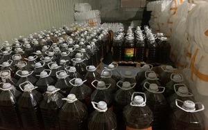 Theo dõi 1 người bán hàng online có doanh thu 14 tỷ đồng, triệt phá đường dây sản xuất dầu ăn nhái: Tịch thu 30 tấn dầu giả đang bốc mùi