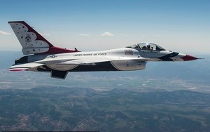 Tiết lộ chiến đấu cơ F-16 suýt va chạm UFO chữ nhật ở độ cao 9.000 mét