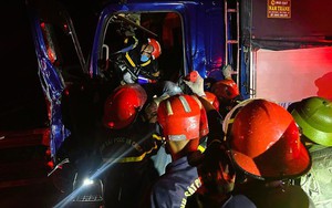 Phá ca-bin giải cứu tài xế mắc kẹt trong ô tô trên cao tốc