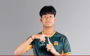 Tài năng trẻ cao gần 2m cạnh tranh với Đặng Văn Lâm