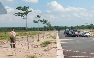 Vụ người đàn ông mặc áo xe ôm công nghệ tử vong bí ẩn giữa bãi đất trống: Tạm giữ 1 thanh niên