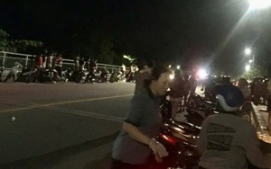 Trong khi lực lượng cứu hộ suốt đêm tìm kiếm, người nhảy cầu... tự bơi vào bờ