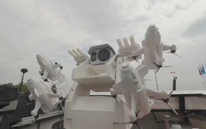 Hệ thống chống UAV tích hợp cả máy bay đánh chặn và phòng thủ bằng đạn ghém