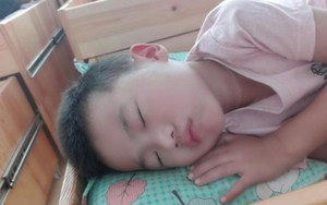 Phát hiện con trai 8 tuổi cứ buồn ngủ bất thường lúc 9h tối, ông bố kiểm tra camera thấy bảo mẫu làm 1 việc, liền thưởng lớn