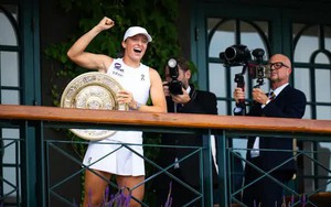 Wimbledon 2025: Iga Swiatek lần đầu chinh phục Grand Slam trên mặt sân cỏ