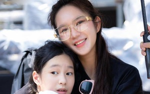 Con gái Lý Hải - Minh Hà lỡ miệng nói 1 từ trong livestream, ngay lập tức được mẹ dạy dỗ