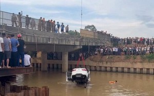 Xe ô tông 2 xe máy rồi lao xuống sông: 4 người gặp nạn trong một gia đình