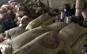 Nhận tin mật rồi đột kích 3 kho hàng, công an triệt phá đường dây sản xuất phân bón giả, tịch thu một loạt hóa chất hết hạn quy mô hơn 17 tỷ đồng