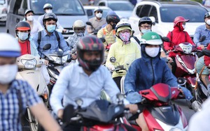 Người dân sống trong Vành đai 1 Hà Nội nói gì về cấm xe máy chạy xăng?