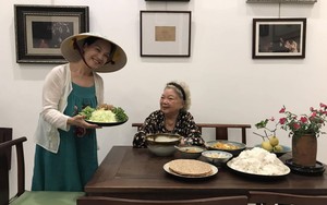 Nữ NSND nổi tiếng cả nước được mẹ U90 là NSƯT chúc mừng tuổi mới