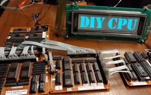 Đỉnh cao DIY: Người đàn ông tự làm CPU bằng chip nhớ cũ, hàn mọi thứ bằng tay và viết 1800 dòng code để nó hoạt động