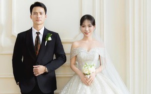 "Nam thần" U23 Việt Nam lên xe hoa cùng hot girl tốt nghiệp xuất sắc NEU, visual cô dâu chú rể gây sốt
