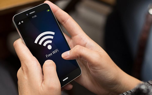 Có cần tắt dữ liệu di động sau khi điện thoại được kết nối với WiFi không?