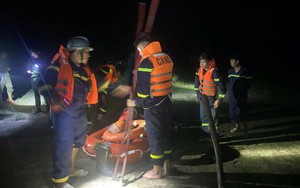 Hơn 100 người trắng đêm tìm kiếm nạn nhân mất tích dưới lòng hồ ở Đắk Lắk