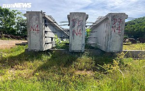 Cầu thuộc dự án 280 tỷ thi công 'rùa bò', dân chờ hoài chẳng thấy thông xe