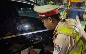 CSGT hóa trang 'tóm gọn' nhiều dân nhậu tự lái xe sau khi rời quán