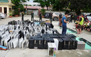 Gần 200 cảnh sát ra quân, bắt 74 người, tịch thu 2 thùng tài liệu lớn chứa hàng trăm kịch bản lừa đảo