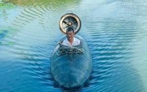 Nông dân Trung Quốc gây sốt với tàu ngầm tự chế dài 7 mét