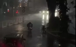 Vì sao bão chưa vào, miền Bắc đã hứng mưa dông dữ dội?