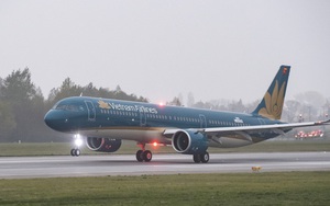 Loạt chuyến bay bị ảnh hưởng bởi bão Wipha, mưa dông