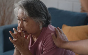 Cụ bà U80, lương hưu 40 triệu đồng/tháng, 2 con đi du học, thành đạt hơn người nhưng tuổi già chẳng yên lòng: "Nếu thời gian quay lại, tôi sẽ không làm 1 điều"