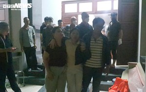 Vụ lật tàu ở Hạ Long: Người thân khóc nấc nhận thi thể các nạn nhân