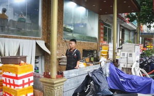 Người Hà Nội 'be bờ, đắp đập' chống bão số 3