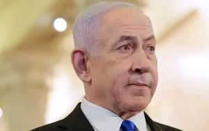 Thủ tướng Israel bị ngộ độc, tòa án hoãn xét xử cáo buộc tham nhũng