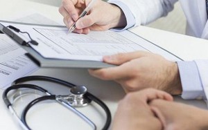 Tham gia gói bảo hiểm nhân thọ gần 400 triệu, đến khi nằm viện, người đàn ông bị công ty từ chối chi trả vì: 'Bệnh không nằm trong phạm vi bảo hiểm'