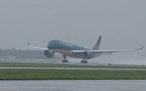 Tạm "đóng cửa" hai sân bay do bão số 3 (Wipha)