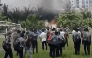 Kinh hoàng khoảnh khắc máy bay rơi trúng trường học khiến hàng trăm người thương vong, giáo viên gào khóc gọi tên trẻ