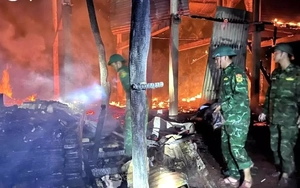 Chập điện cháy nhà trong đêm ở Quảng Trị, 4 người đang ngủ may mắn thoát chết